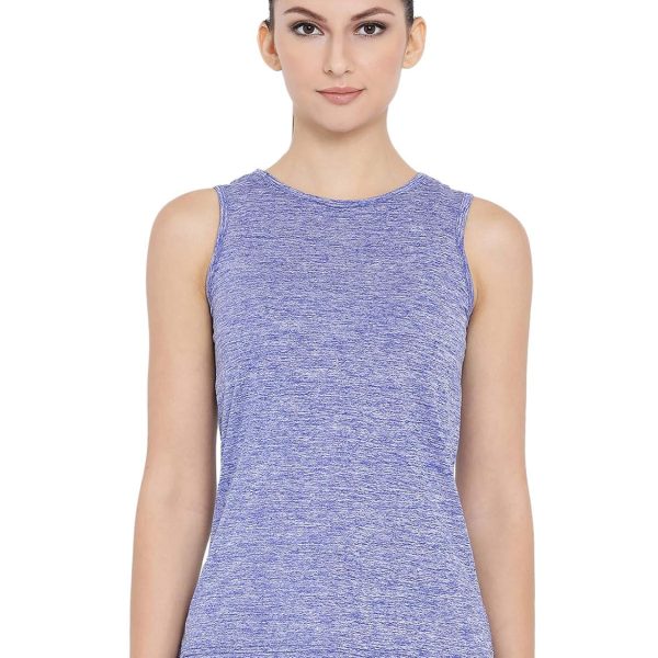 Clovia Women's Polyester Slim Fit Gym/Sports Textured Activewear Top